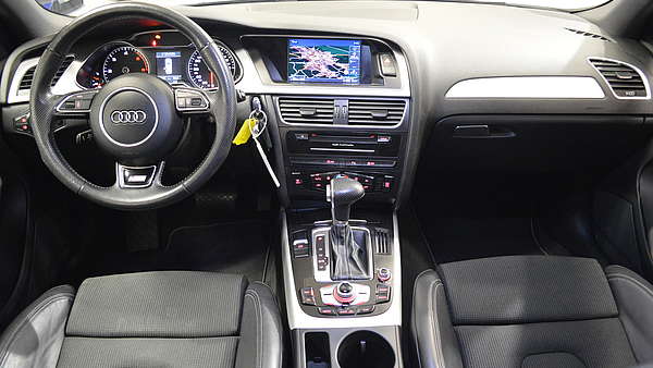 Audi A4 Avant 2.0 TDI Automatik S-Line 2013 Foto 12