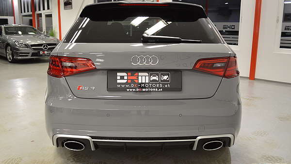 Audi RS3 Sportback 8V grau Foto 3