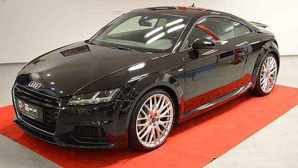 Audi TT 8S S-Line schwarz Foto 1