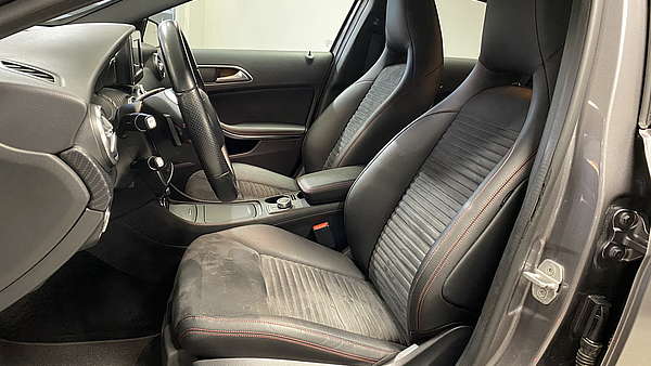 Mercedes A220 CDI AMG grau Foto 13