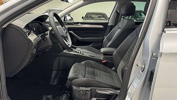 VW Passat Kombi 2.0 TDI DSG R-Line 2023 Nr.2 Foto 11