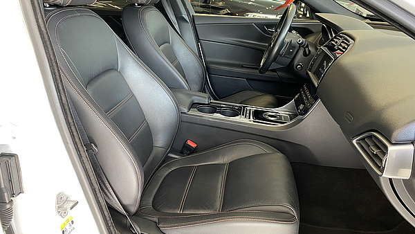 Jaguar XE 20d E-Performance Prestige Autom. Foto 12