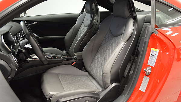 Audi TTS S-Tronic rot Foto 13