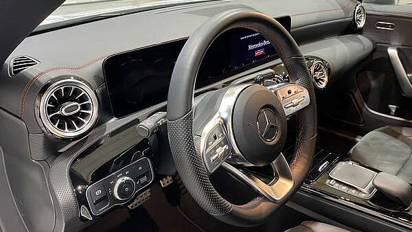 Mercedes CLA 200d SB AMG Line weiss 2020 Foto 12