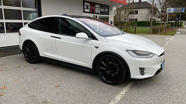 Tesla Model X 90D Foto 1