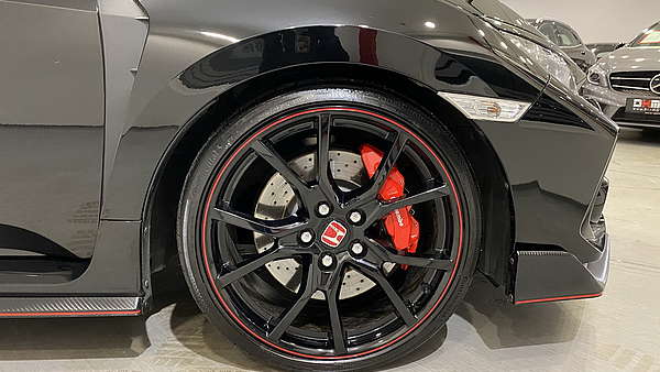 Honda Civic Type R GT schwarz Foto 9