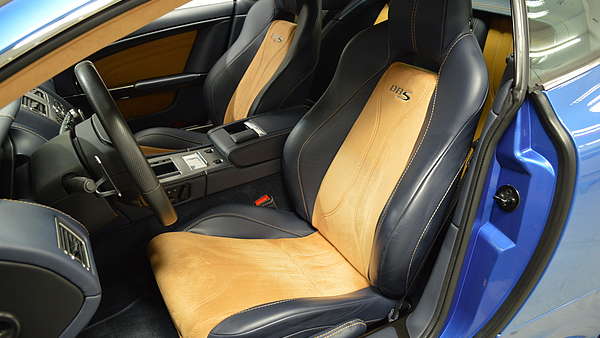 Aston Martin DBS Foto 12