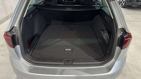 VW Passat Kombi 2.0 TDI DSG R-Line 2023 Nr.2 Foto 21