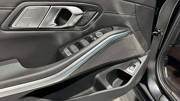 BMW M3 Touring xDrive schwarz matt 2023 Foto 18