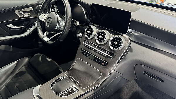 Mercedes GLC220d 4Matic AMG-Line Spektralblau Foto 23