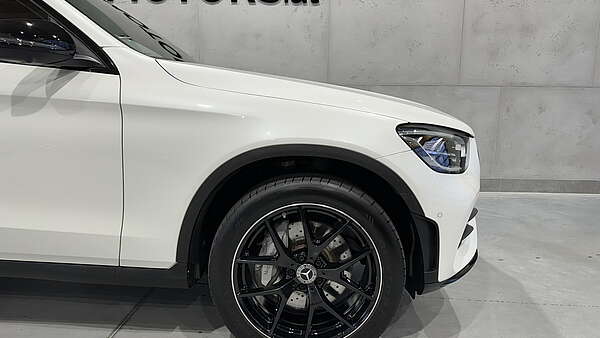 Mercedes GLC 300e Coupe 4Matic AMG Line (Facelift) Foto 8