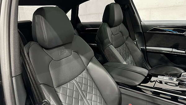 Audi A8 60 TFSI e PHEV Quattro Foto 22