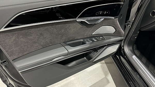 Audi A8 60 TFSI e PHEV Quattro Foto 18