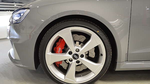 Audi RS3 Sportback 8V grau Foto 8