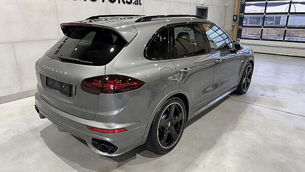 Porsche Cayenne S II FL eHybrid Meteorgrau Foto 2