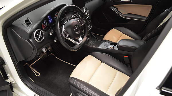 Mercedes A220 CDI AMG (Facelift) Foto 13