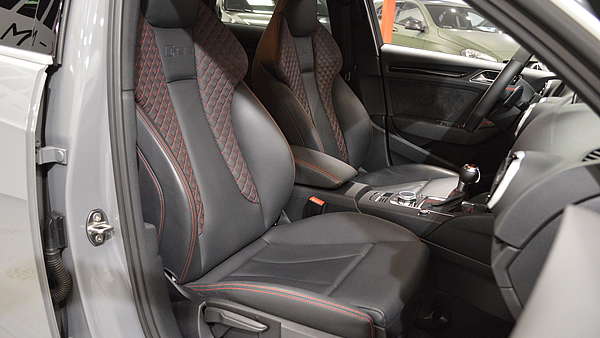 Audi RS3 Sportback 8V grau Foto 16