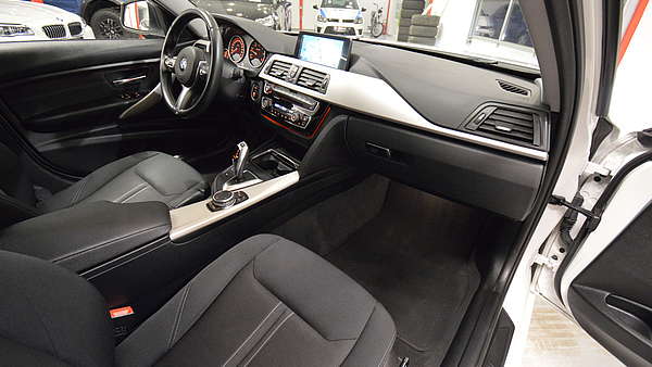 BMW 318d Touring Automatik (Facelift) Foto 8
