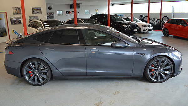 Tesla Model S P85D Foto 8