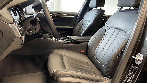 BMW 540i xDrive Automatik (G30) Foto 14