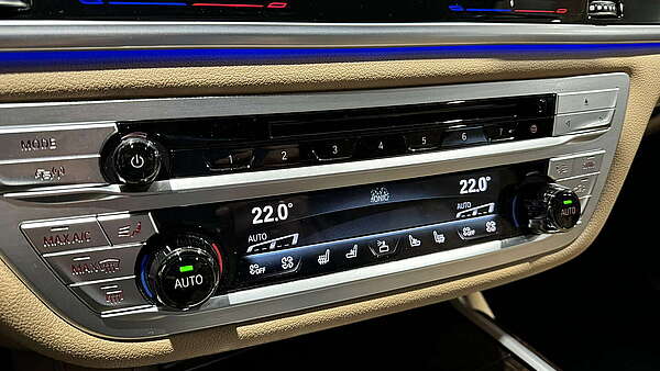 BMW 745e PHEV Hybrid M-Paket Aut. Foto 32