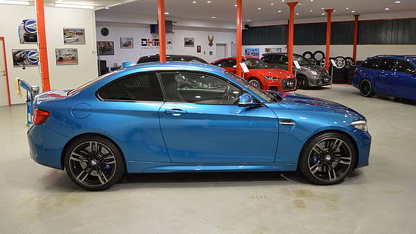 BMW M2 LCI DKG Long Beach Blue Foto 4