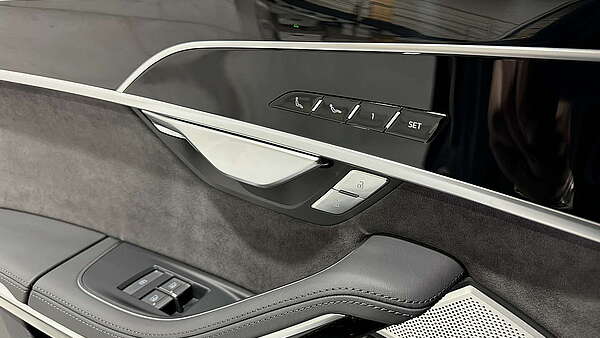 Audi A8 60 TFSI e PHEV Quattro Foto 42