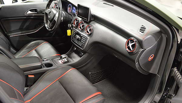 Mercedes A45 AMG Performance Foto 15