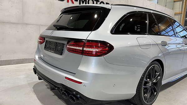 Mercedes E53 AMG T-Modell 4 Matic + Foto 13