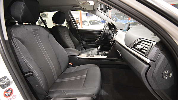 BMW 318d Touring Automatik (Facelift) Foto 9