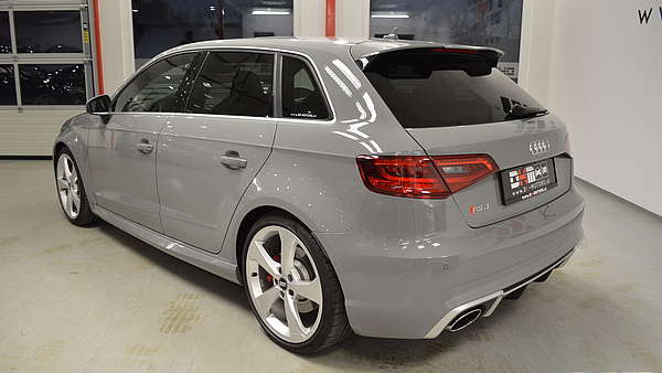 Audi RS3 Sportback 8V grau Foto 2