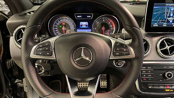 Mercedes GLA 180d Autom. AMG Line Foto 24