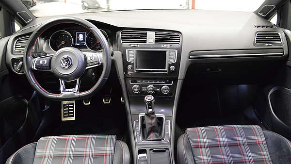 VW Golf 7 GTI Performance grau Foto 9