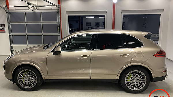 Porsche Cayenne II FL S E-Hybrid Foto 1