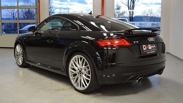 Audi TT 8S schwarz Foto 3