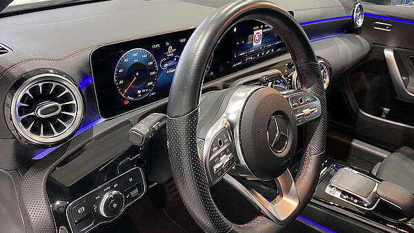 Mercedes CLA200d SB AMG Line Night Paket weiss Foto 16