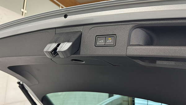 VW Passat Kombi 2.0 TDI DSG R-Line 2023 Nr.2 Foto 22