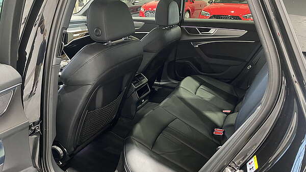 Audi A6 Avant 45 TDI Sport Quattro All Black Foto 18