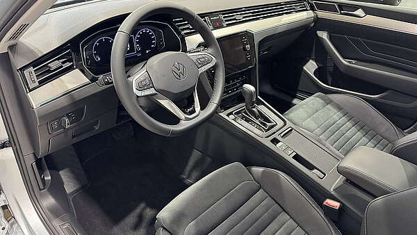 VW Passat Kombi 2.0 TDI DSG R-Line 2023 Nr.2 Foto 13
