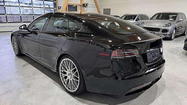 Tesla Model S Plaid (1020 PS) Foto 4