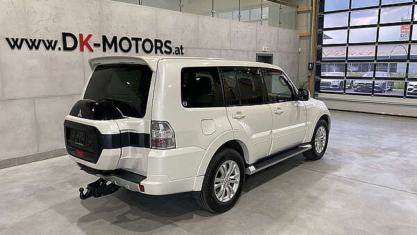 Mitsubishi Pajero Wagon Allrad 3,2 DI-D Aut. 7-Sitzer Foto 2