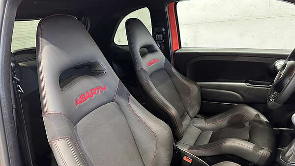 Abarth 695 Competizione 2023 Foto 17