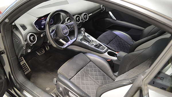 Audi TT 8S S-Line grau Foto 10