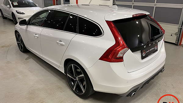 Volvo V60 D4 AWD Momentum R-Design Foto 9