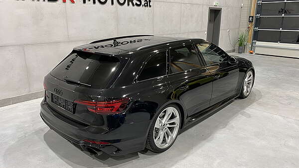 Audi RS4 Avant 2,9 TFSI B9 Exclusive Foto 2