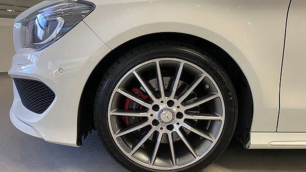 Mercedes CLA 250 4-Matic Shooting Brake AMG Line Foto 9