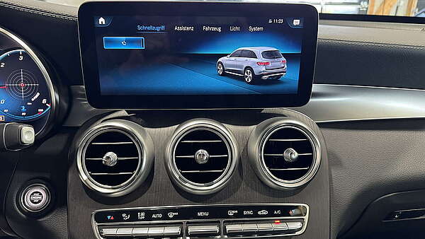 Mercedes GLC220d 4Matic AMG-Line Spektralblau Foto 32