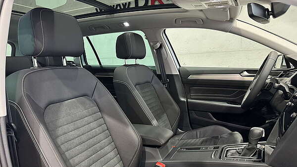 VW Passat Kombi 2.0 TDI DSG R-Line 2023 Nr.2 Foto 17