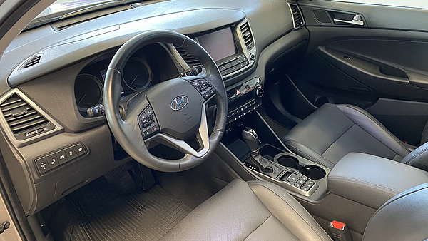 Hyundai Tuscon 2.0 TDI 4WD Autom. Platin Edition Foto 10