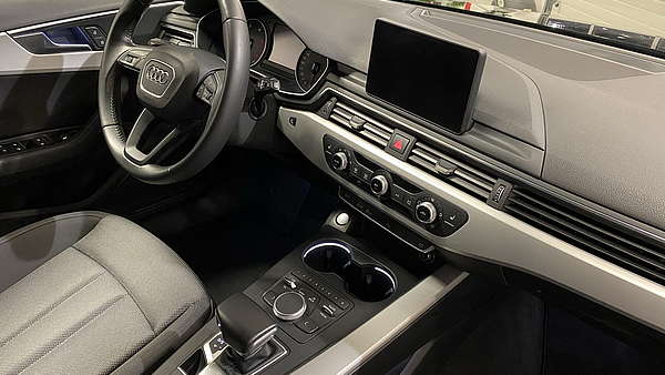 Audi A4 Avant B9 2.0 TDI schwarz Foto 13